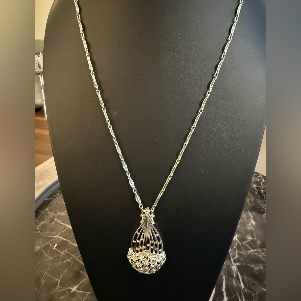 Monet Signed Flower Basket Pendant Silver Plated Vintage Necklace. Circa 1968.